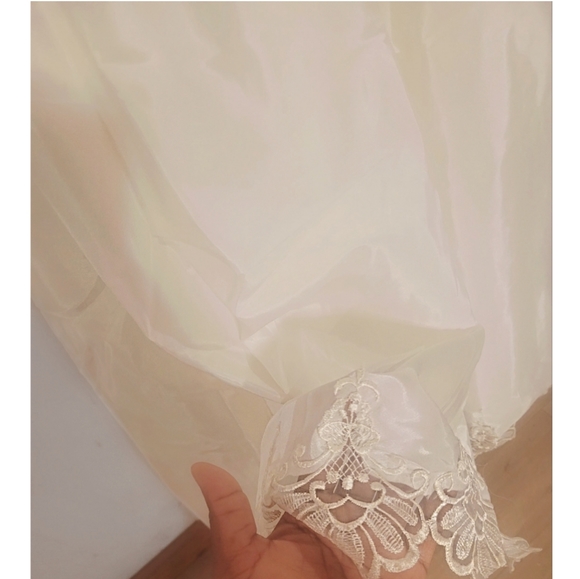 Vintage Off Shoulder Wedding Dress - Picture 5 of 9